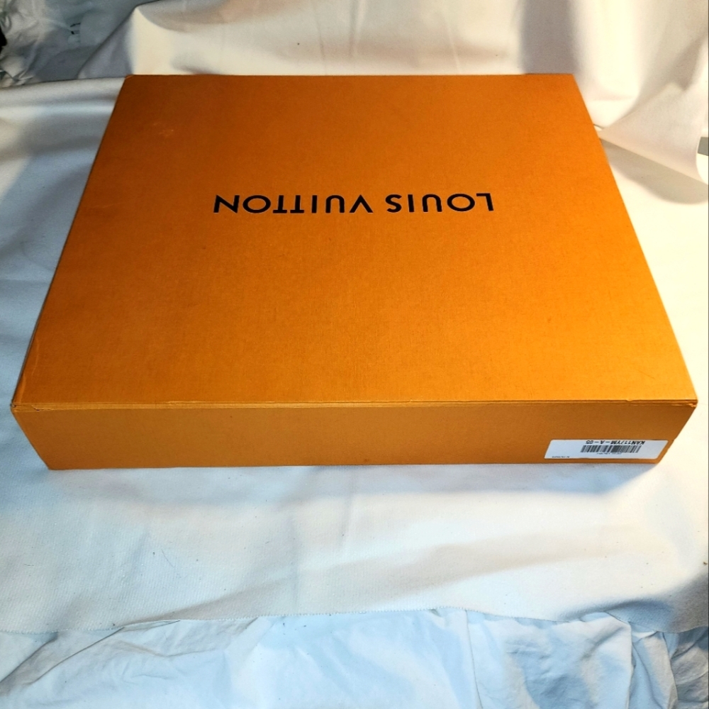 Louis Vuitton Gift Box - Picture 5 of 9